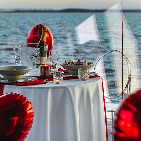 Grand Ht Houseboats - Domki Na Wodzie - Sauna, Jacuzzi, Kominek Mielno  Esterno foto